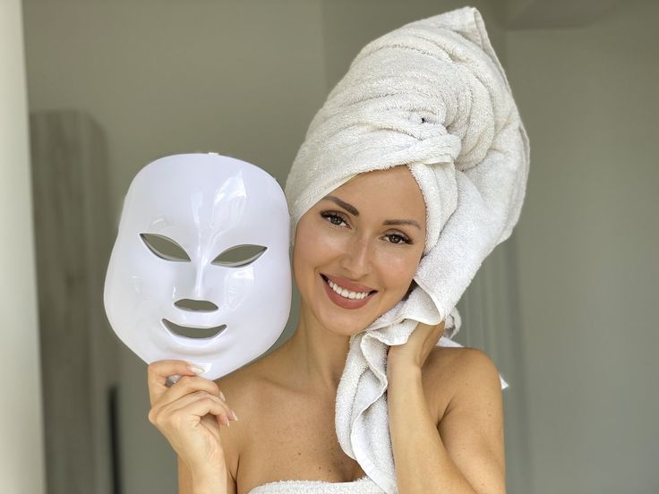 Vivian Lustre Anti Aging red light therapy mask